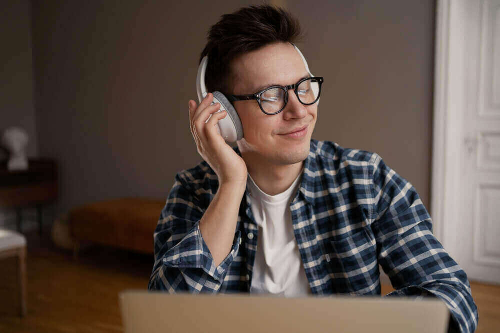 Enjoy E-Gaming With The Best Headphones For Glasses- Review & Buying Guide 2024